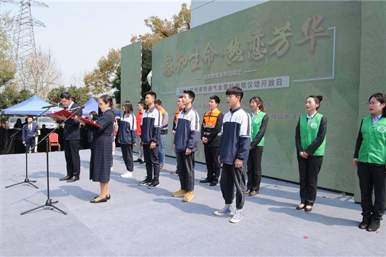 11志愿者们发起“感知生命•热恋芳华”生命教育的倡议《生命，我们有礼了》.jpg