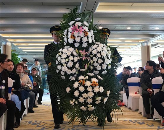 杭州举行第二十六次骨灰撒江活动 第3张